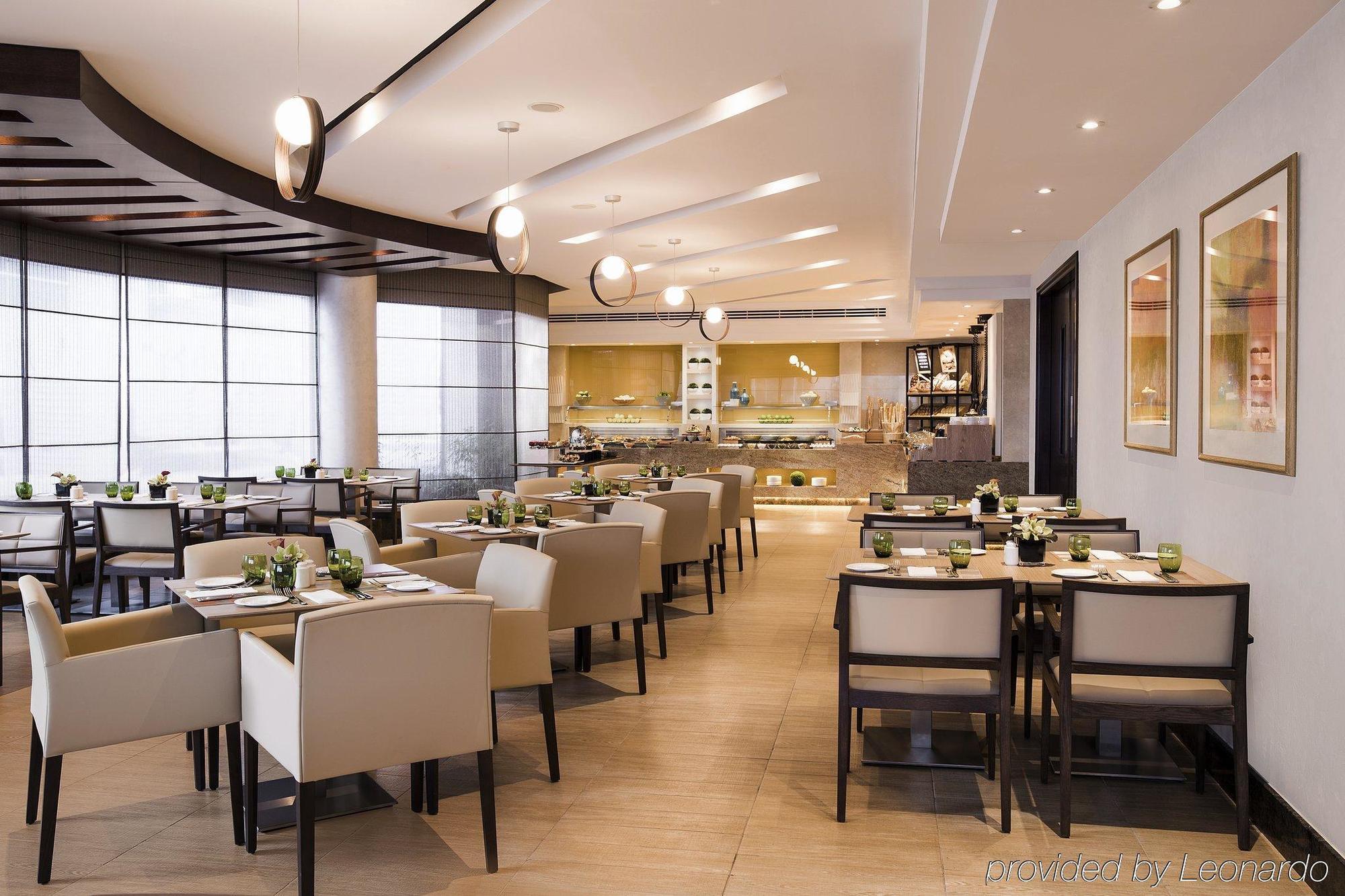 होटल Jumeira Rotana - 4*
