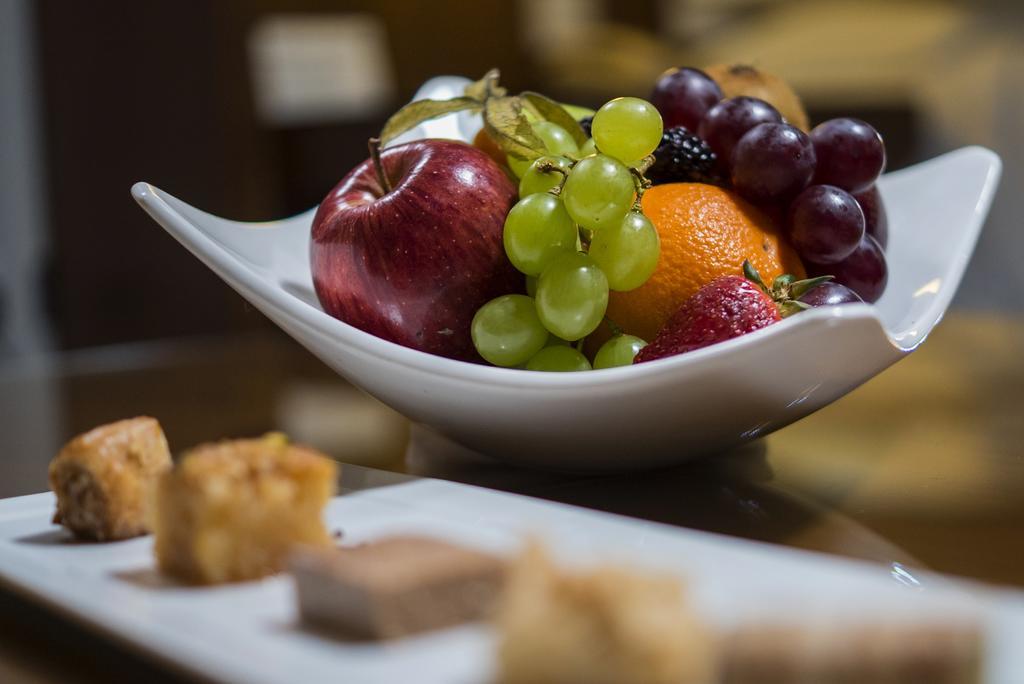 Jumeira Rotana - होटल